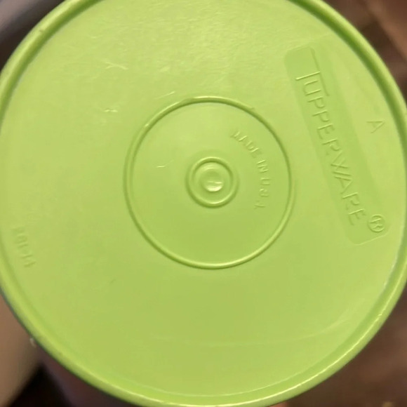 Two Pieces of Cool Ass Vintage Tupperware! Quart Pitcher  and Chip / Dip Tray - Picture 10 of 11